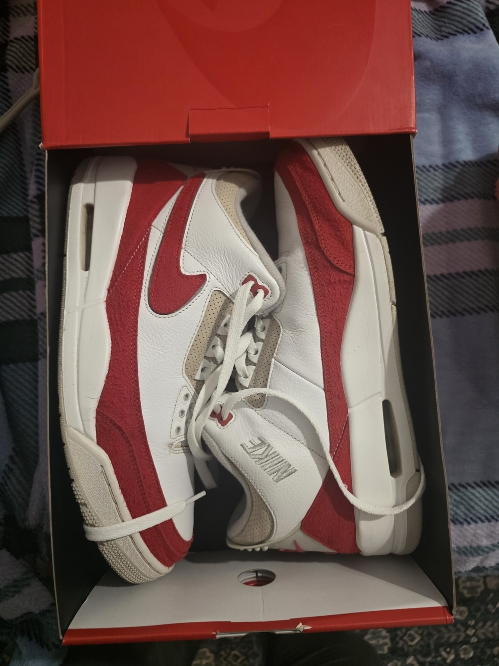 Jordan Men’s White, Red & Tan Retro Low-Top Sneakers
